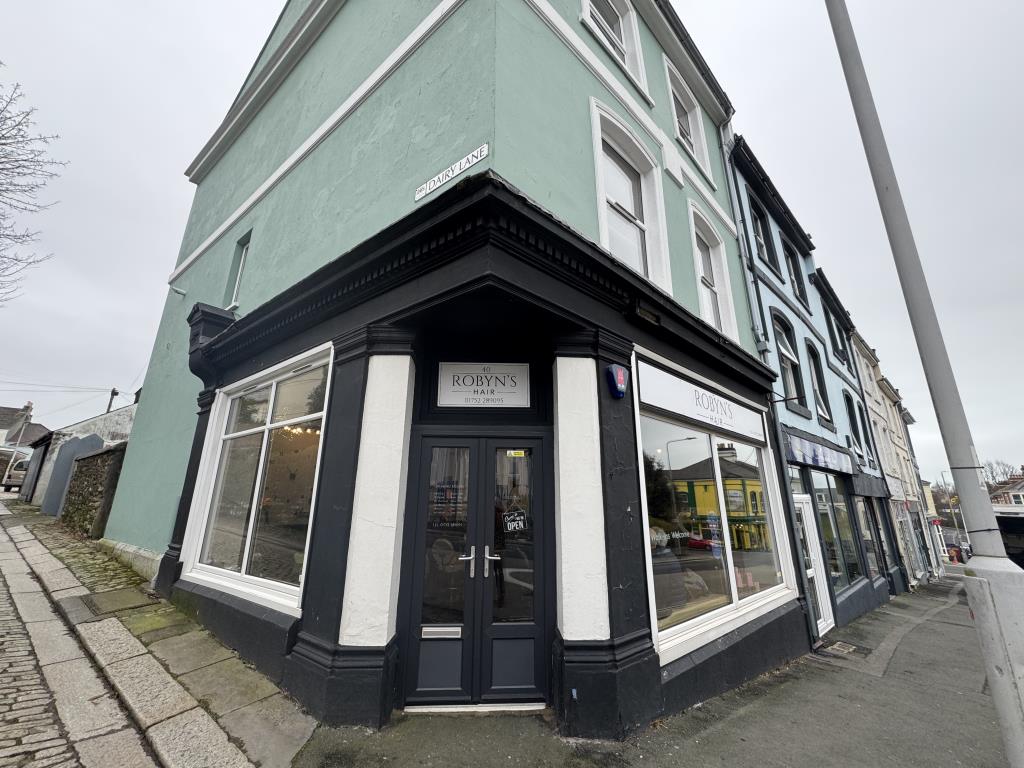 Lot: 40 - COMMERCIAL INVESTMENT - External view